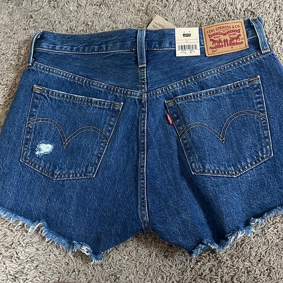 Womens Levi’s 501 shorts - Picture 2 of 3